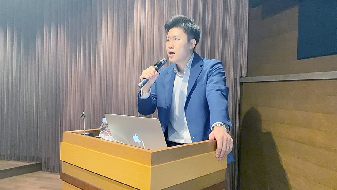 セミナーで登壇する代表 松澤大輔